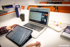 Дистанційна, сімейна чи екстернат: яку форму навчання обрати для дитини?